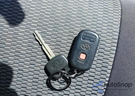 2005 Toyota Rav4 from USA, damaged, VIN JTEHD20VX50075709